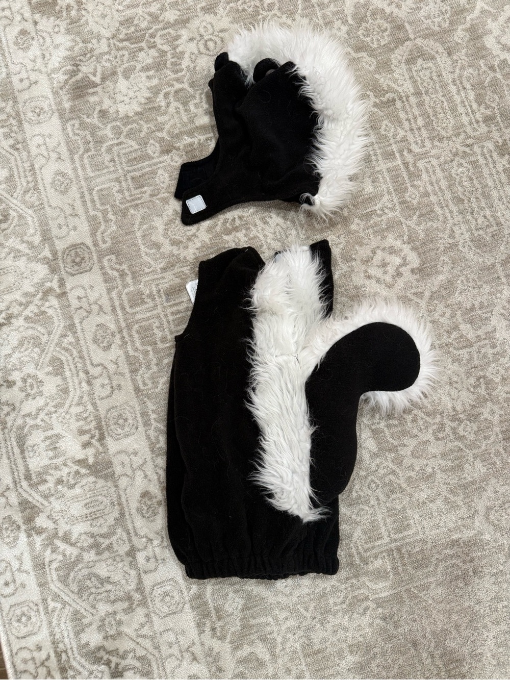 Pottery Barn Kids Skunk Costume size 12-24 months 🦨